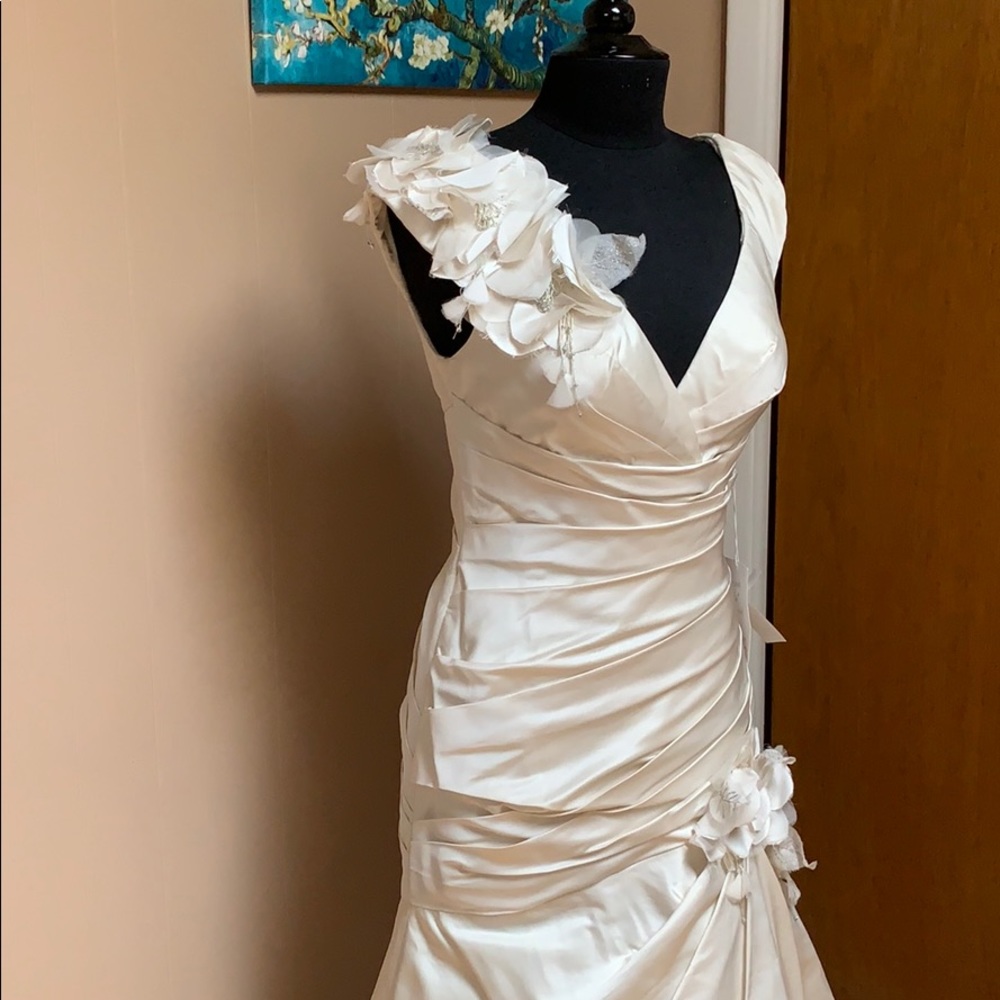NWOT Watters Wedding Dress — Eggshell White - Picture 2 of 8
